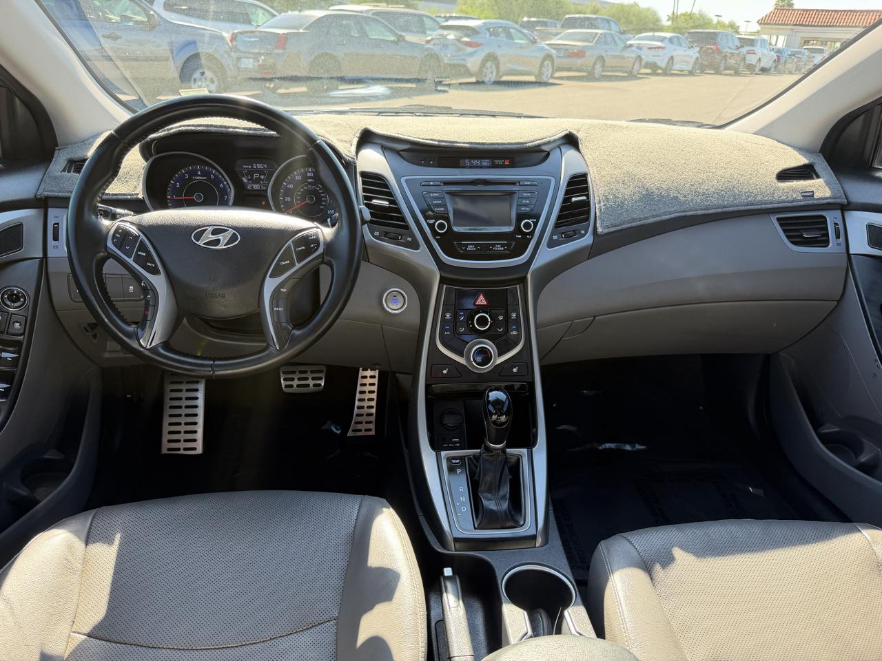 Hyundai Elantra SE 6AT 2015