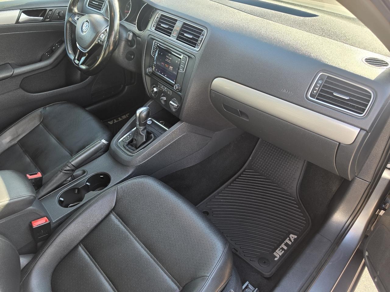 Volkswagen Jetta 1.4T SE 6A 2017