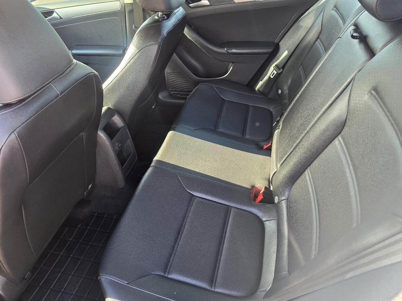 Volkswagen Jetta 1.4T SE 6A 2017