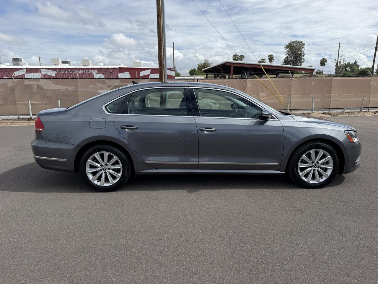 Volkswagen Passat 2.5L SEL 2012