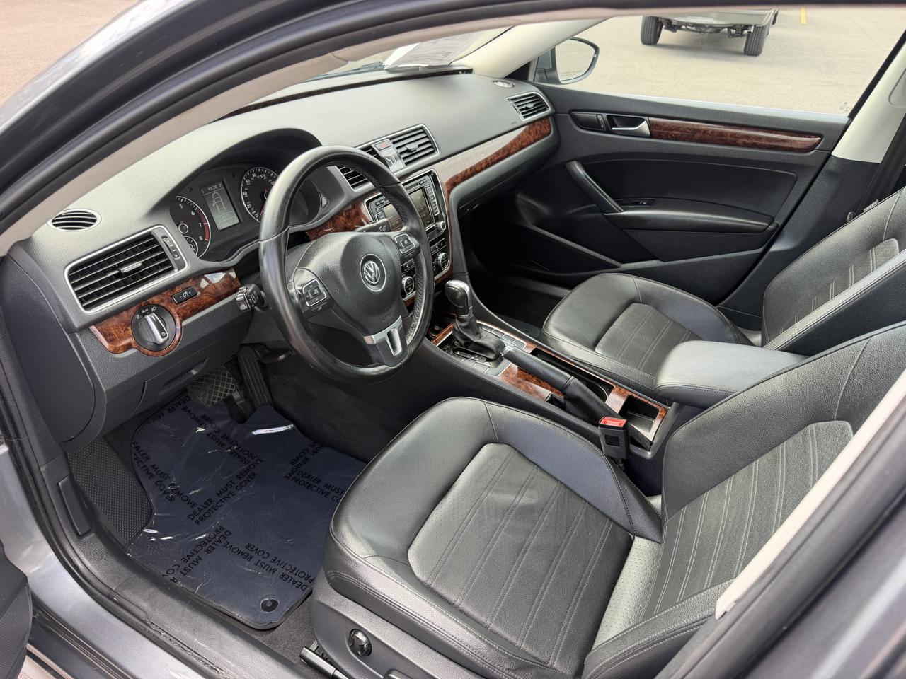 Volkswagen Passat 2.5L SEL 2012