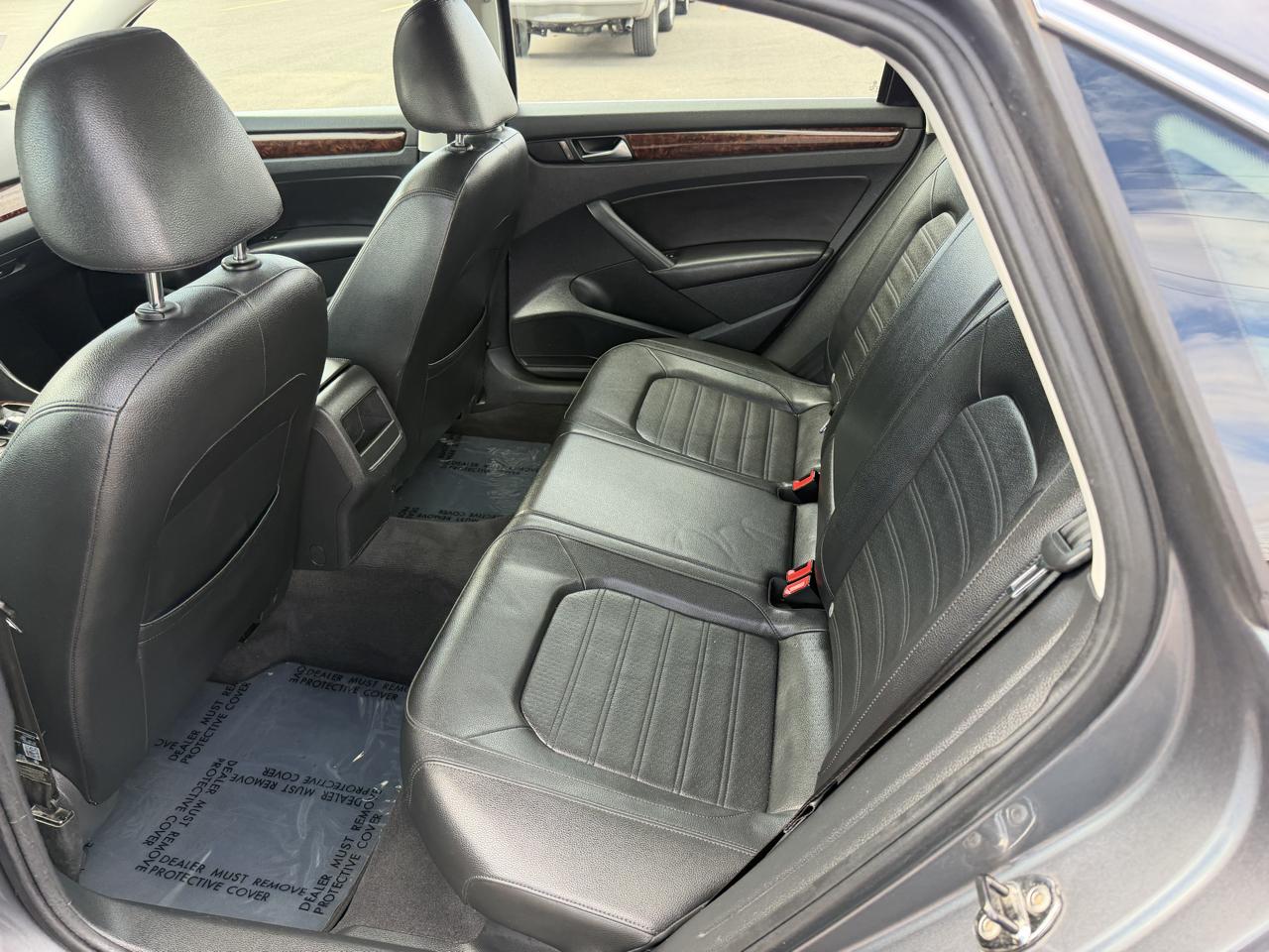 Volkswagen Passat 2.5L SEL 2012
