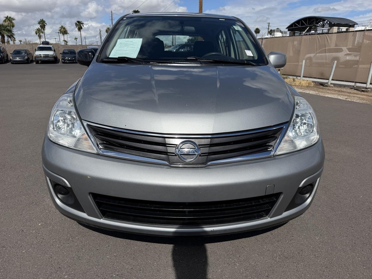 Nissan Versa 1.8 SL Hatchback 2012