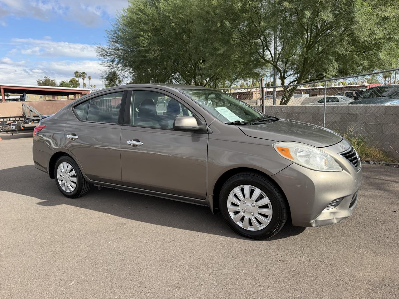Nissan Versa 1.6 S 4A 2013