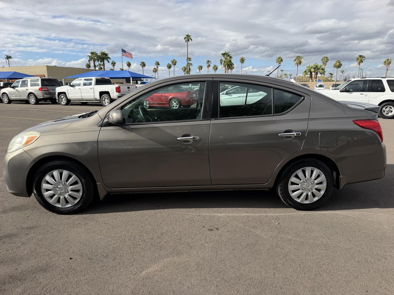 Nissan Versa 1.6 S 4A 2013
