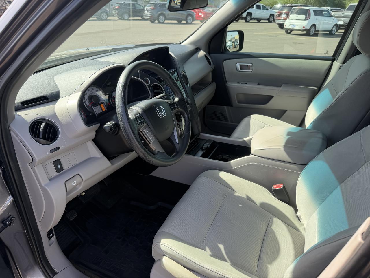 Honda Pilot LX 2WD 5-Spd AT 2015