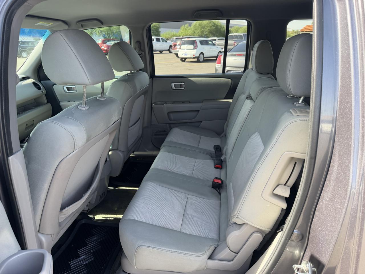 Honda Pilot LX 2WD 5-Spd AT 2015