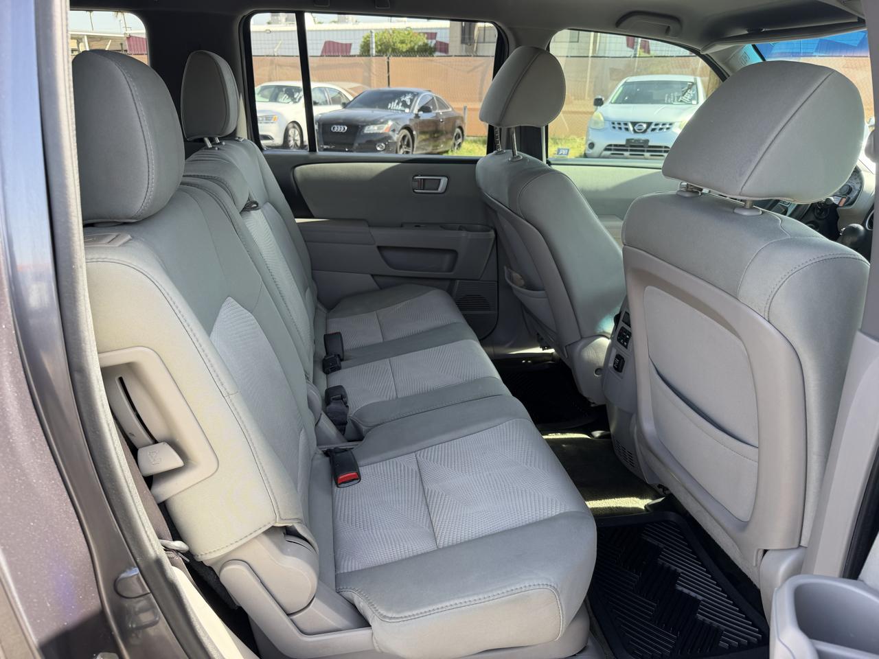 Honda Pilot LX 2WD 5-Spd AT 2015