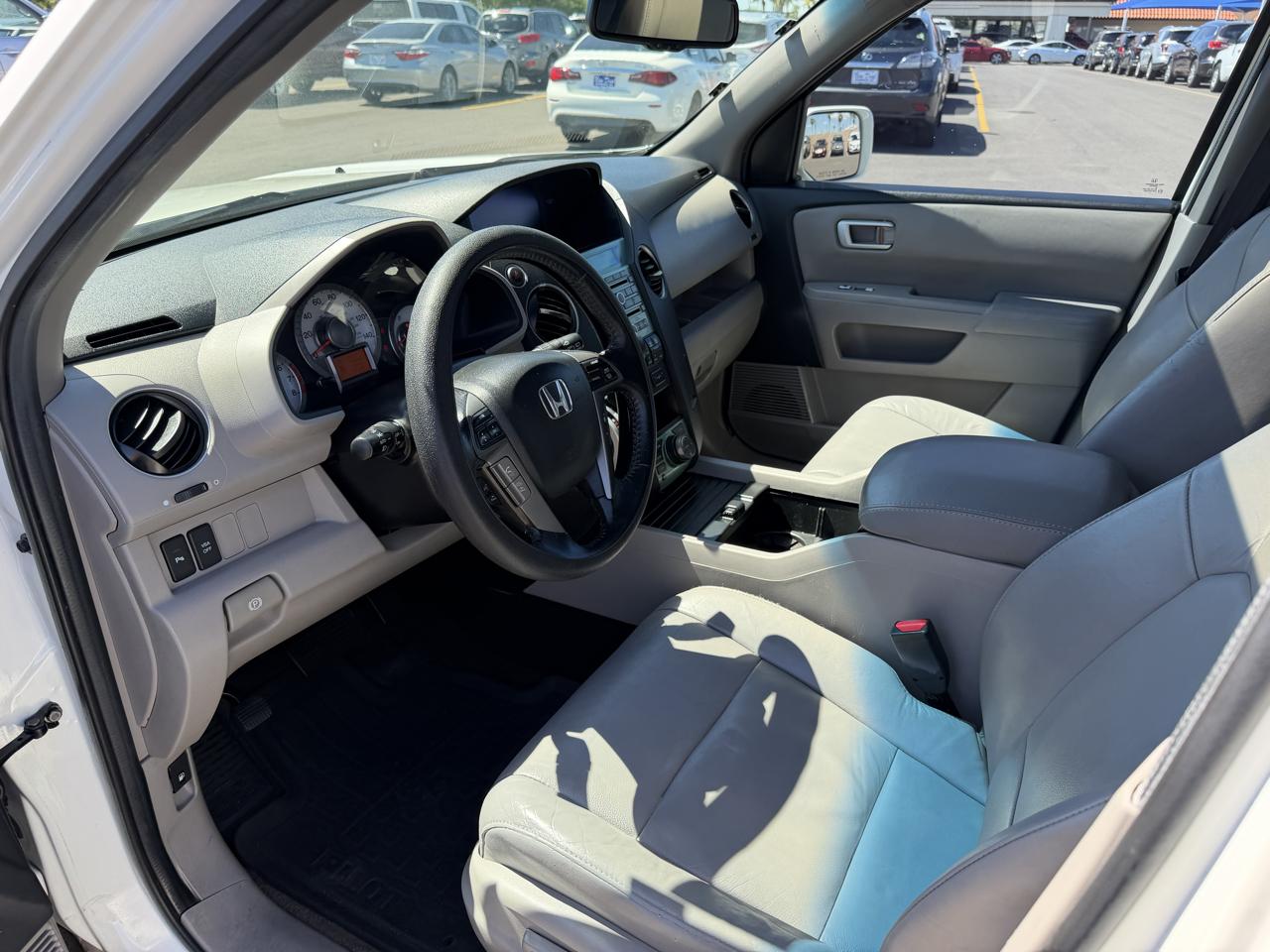 Honda Pilot Touring 2WD 5-Spd AT with DVD 2011