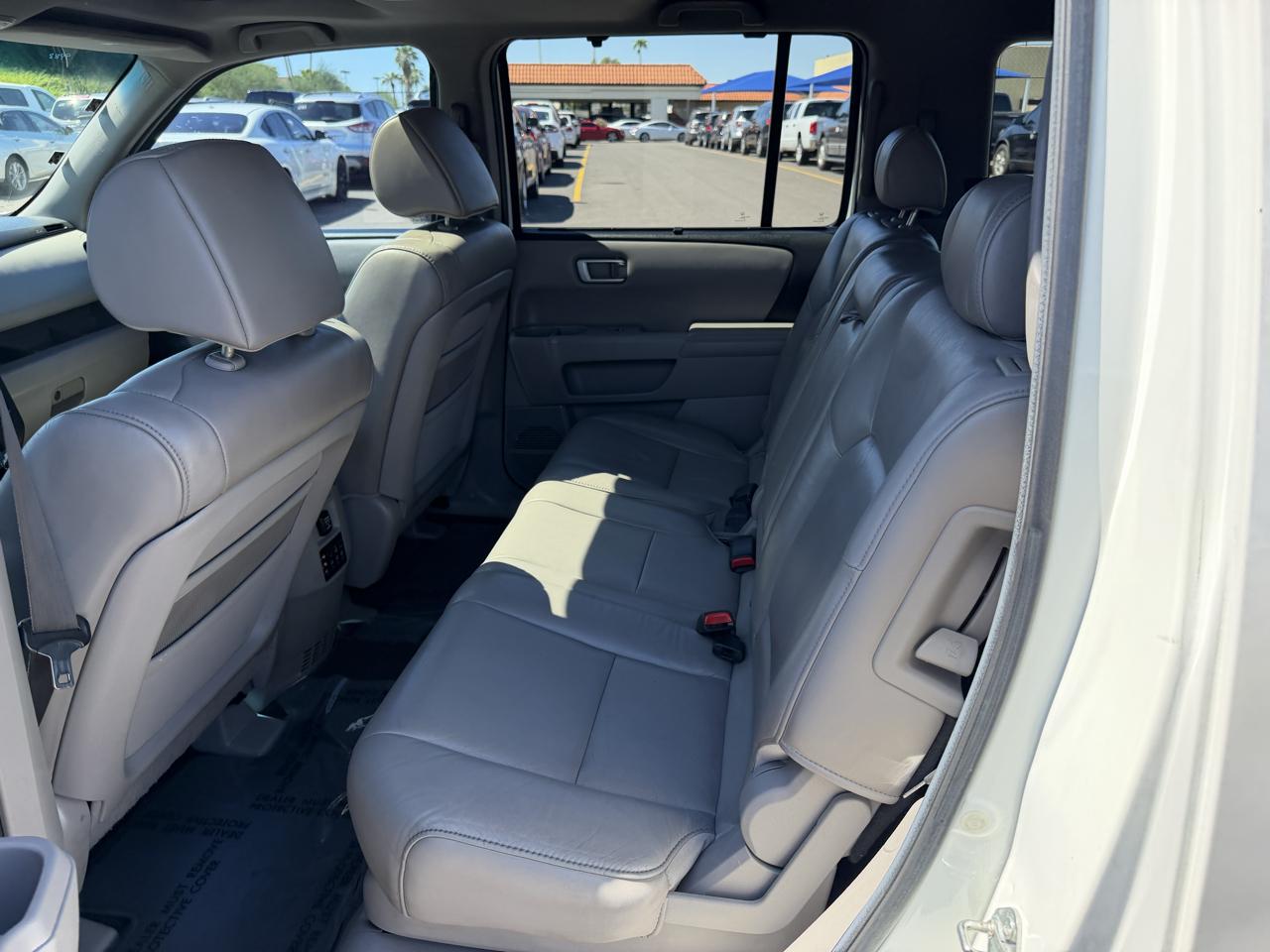 Honda Pilot Touring 2WD 5-Spd AT with DVD 2011