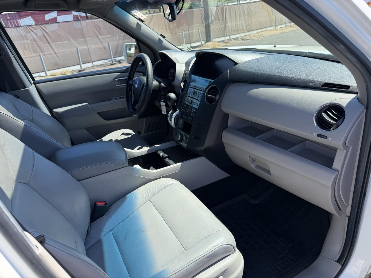 Honda Pilot Touring 2WD 5-Spd AT with DVD 2011