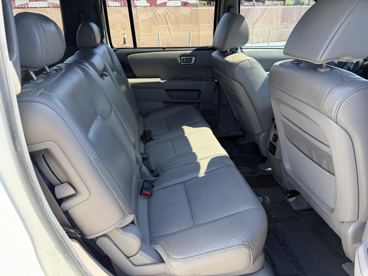 Honda Pilot Touring 2WD 5-Spd AT with DVD 2011