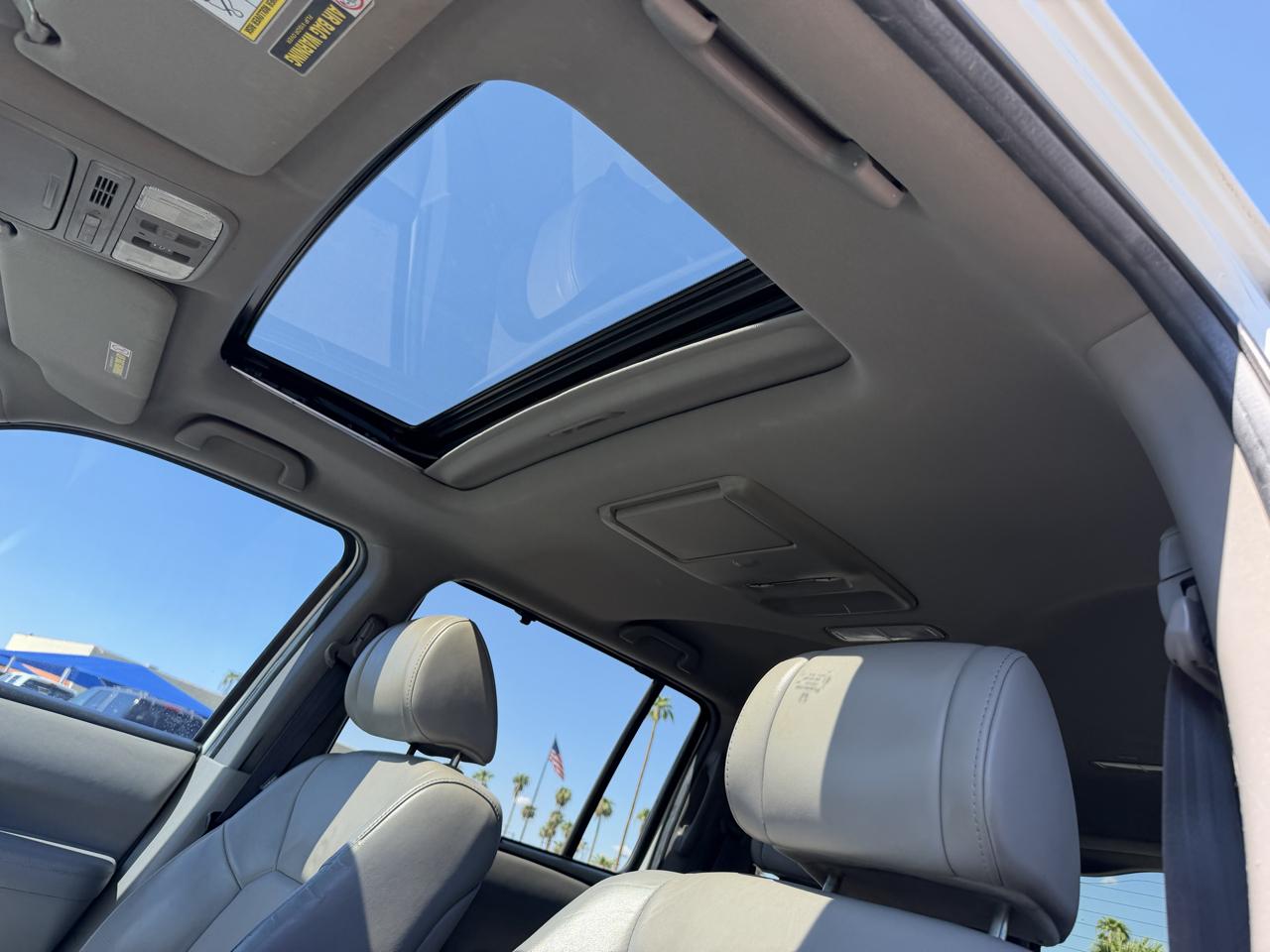 Honda Pilot Touring 2WD 5-Spd AT with DVD 2011