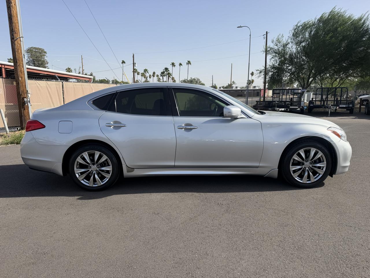 Infiniti M 37 2012