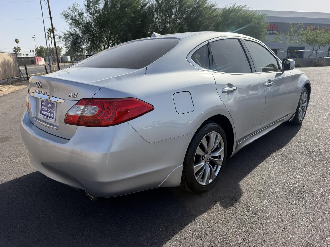 Infiniti M 37 2012