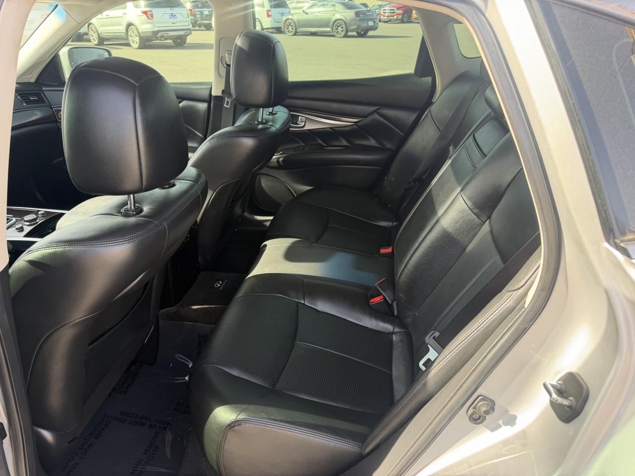 Infiniti M 37 2012