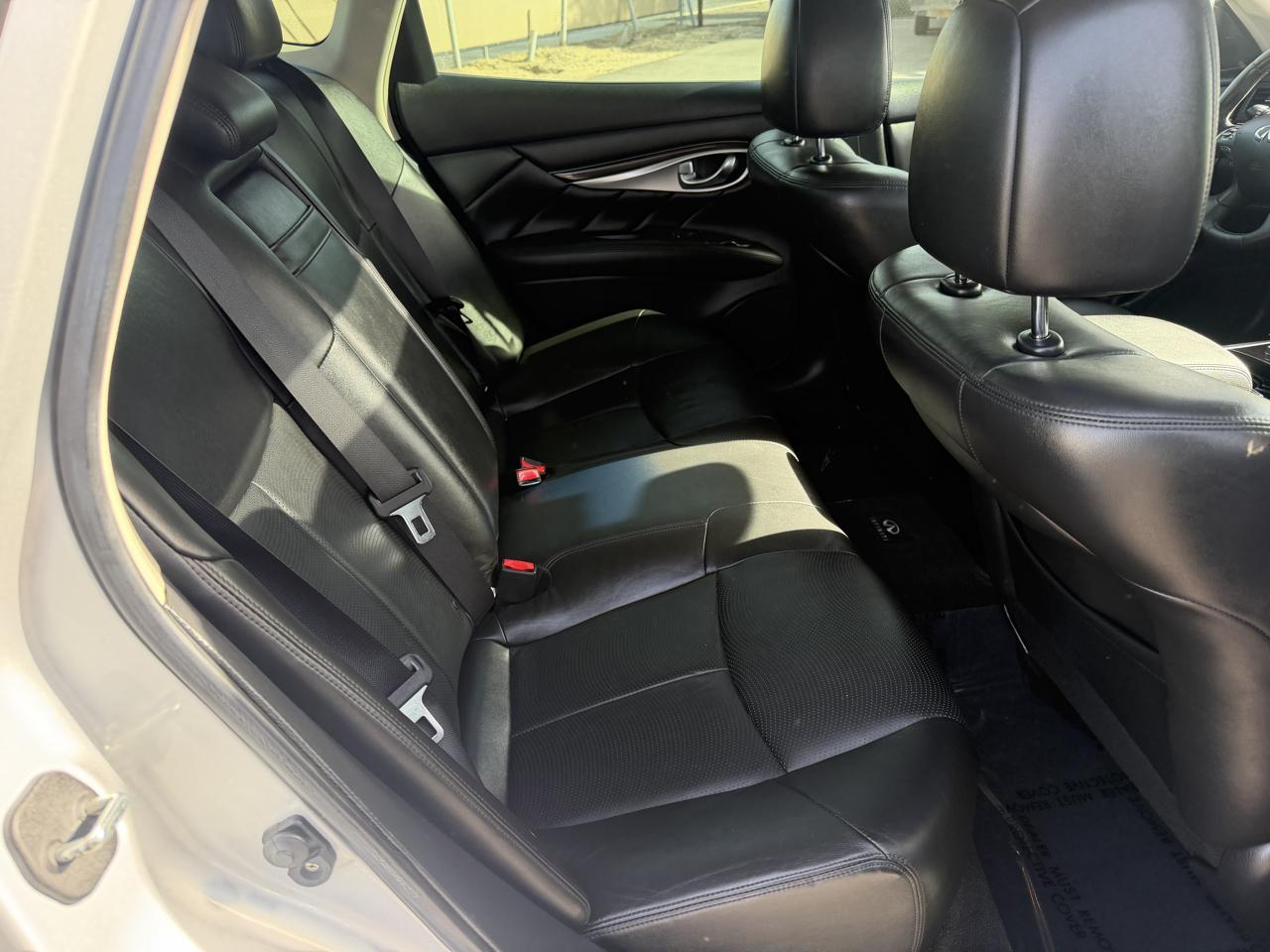 Infiniti M 37 2012