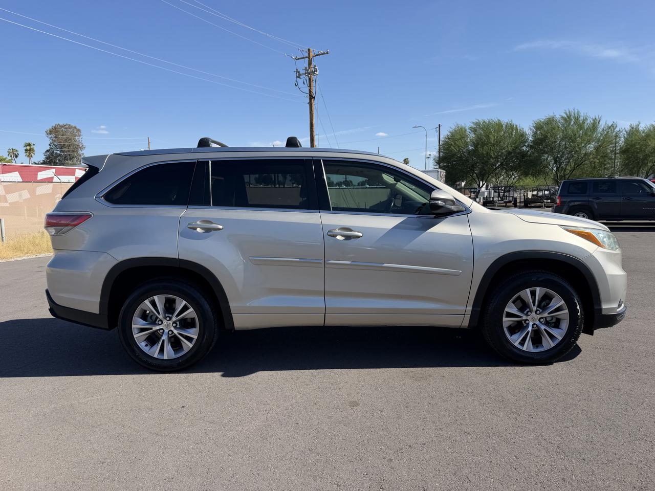 Toyota Highlander XLE FWD V6 2015
