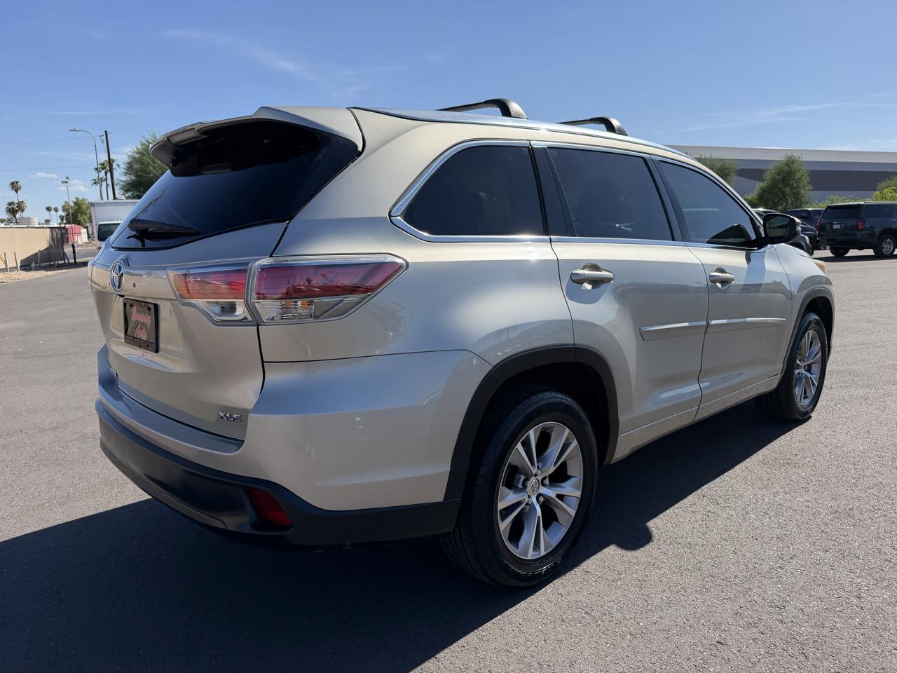 Toyota Highlander XLE FWD V6 2015