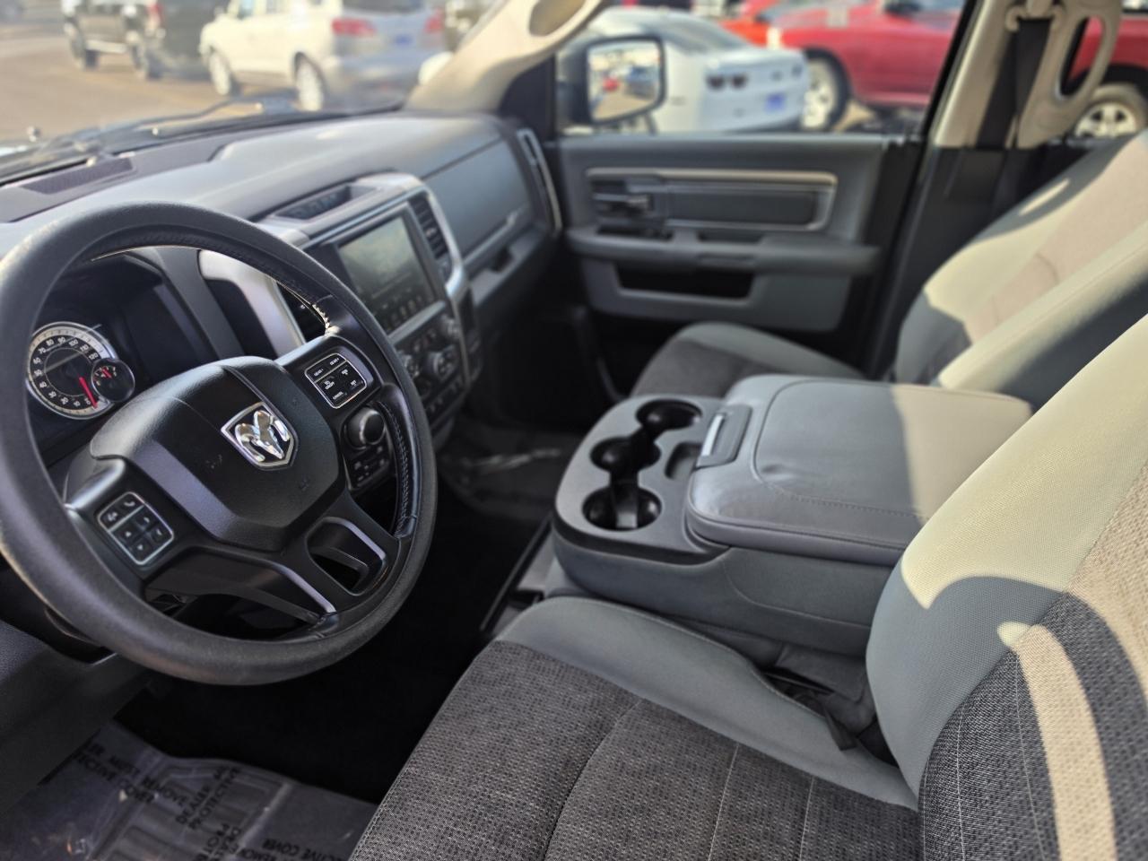 RAM 1500 Big Horn Quad Cab 4WD 2017