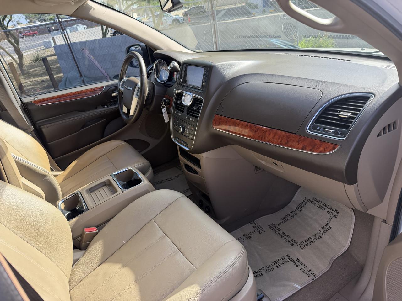 Chrysler Town & Country Touring 2016