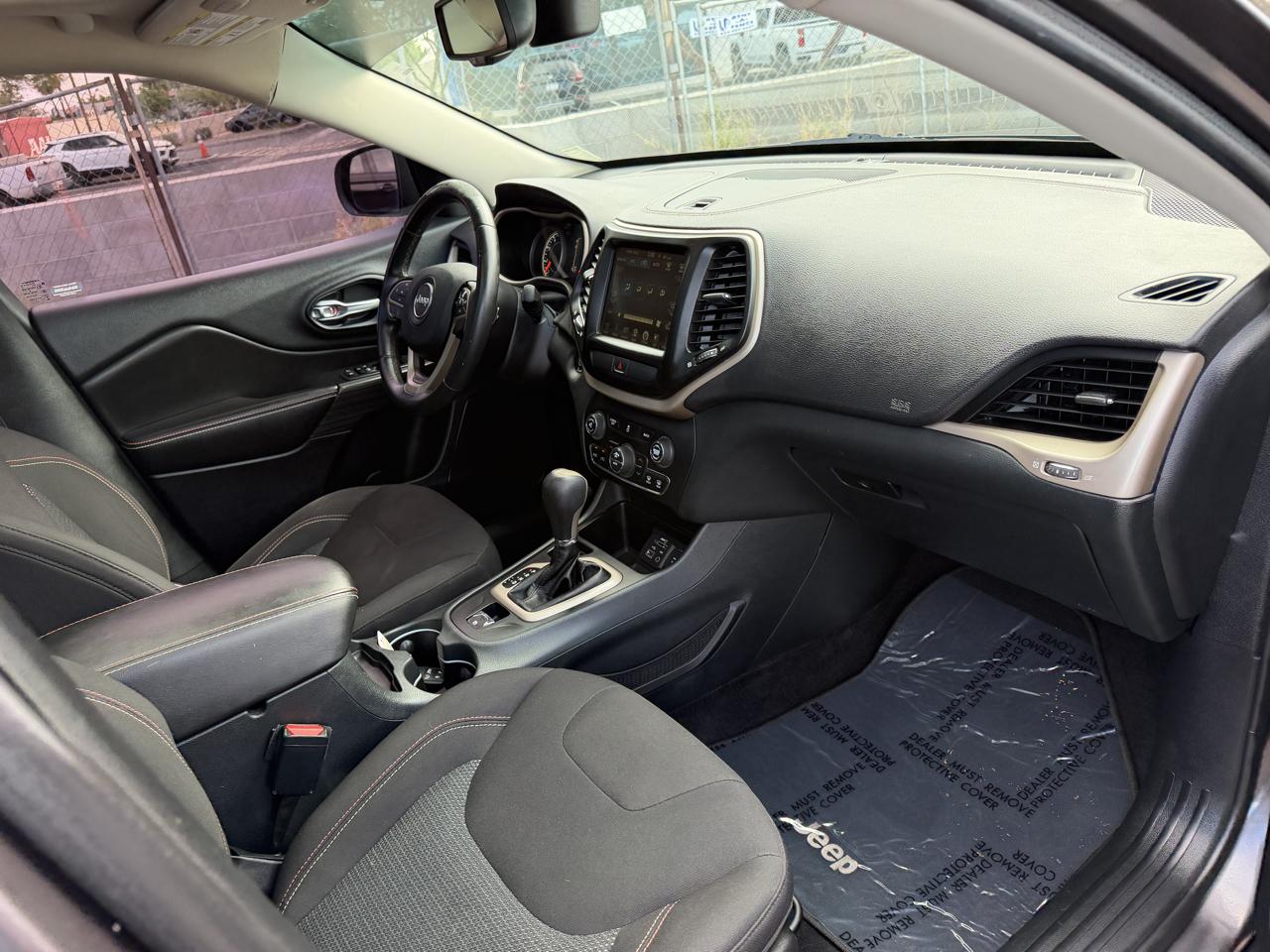Jeep Cherokee Latitude FWD 2016