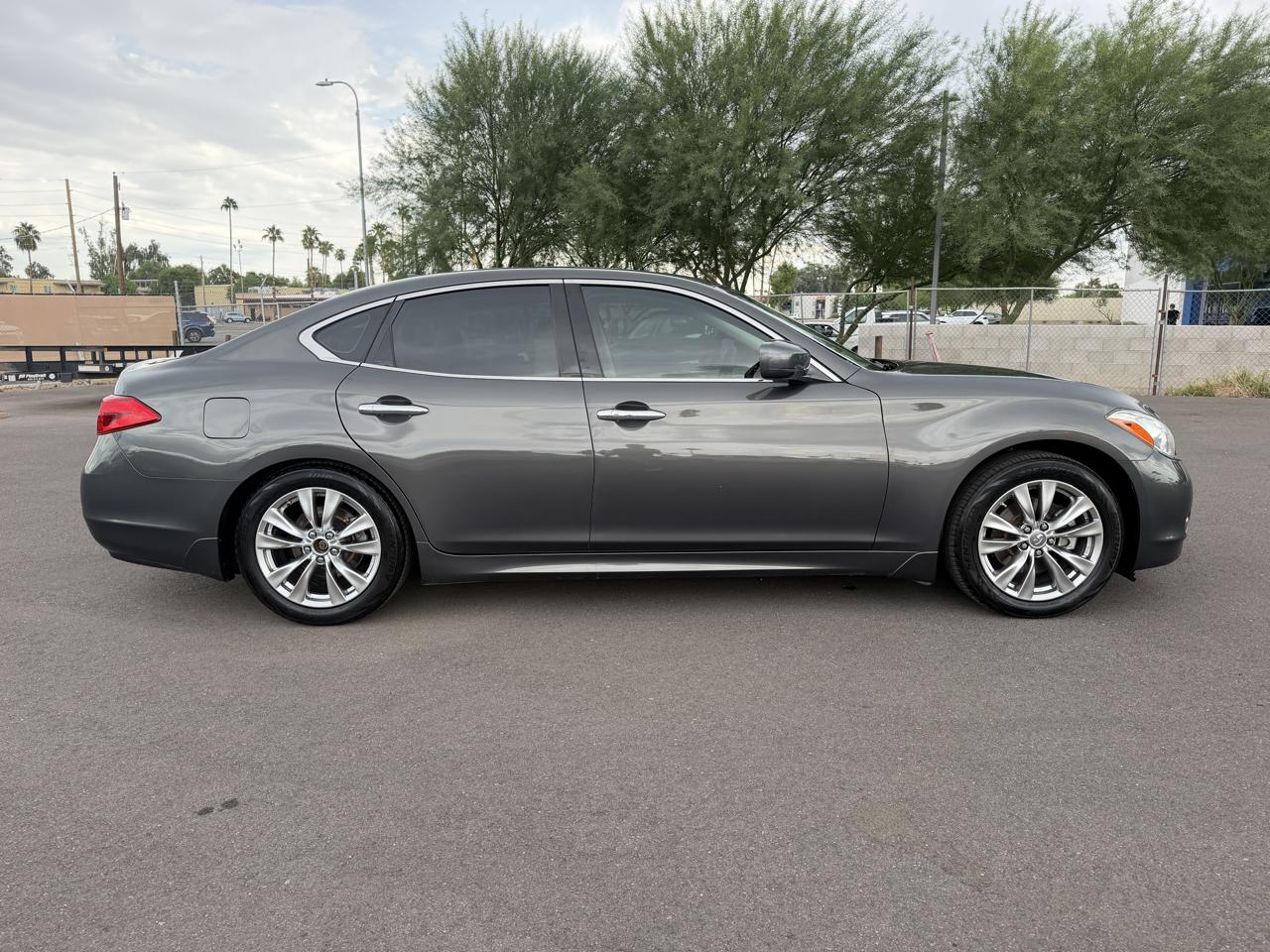 Infiniti M 37 2013