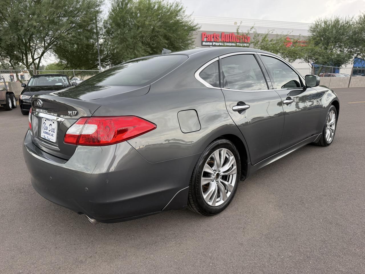 Infiniti M 37 2013