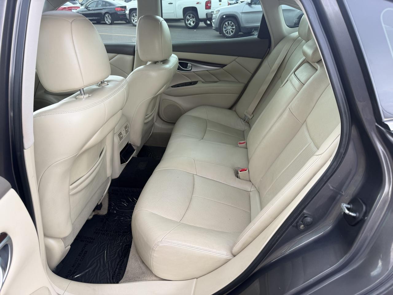 Infiniti M 37 2013