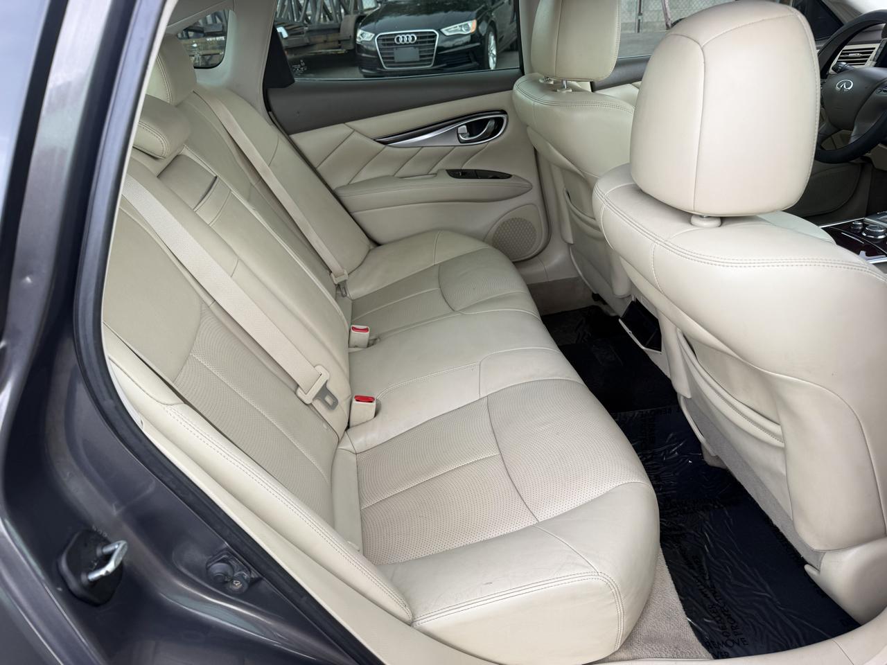 Infiniti M 37 2013