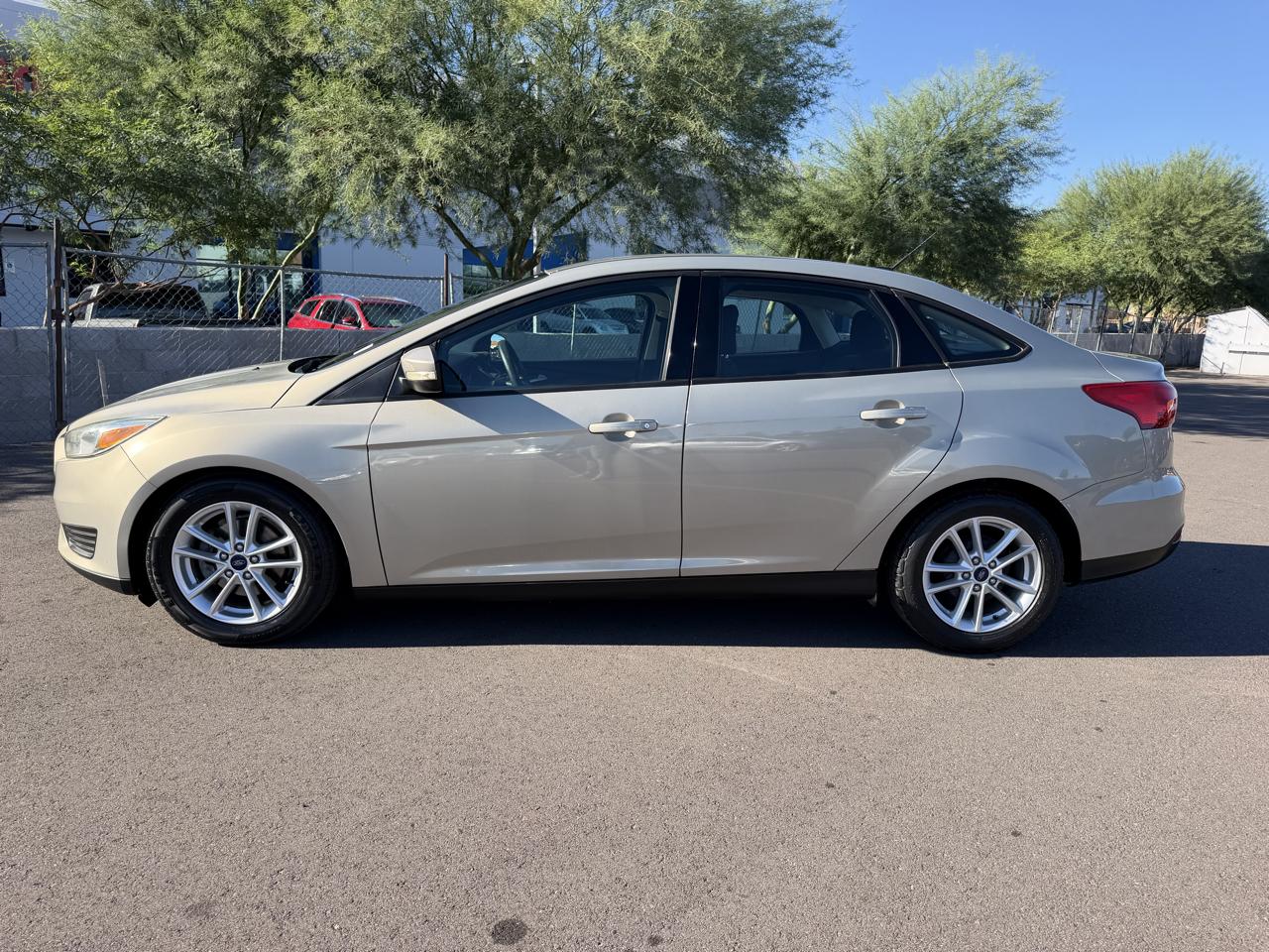 Ford Focus SE Sedan 2016