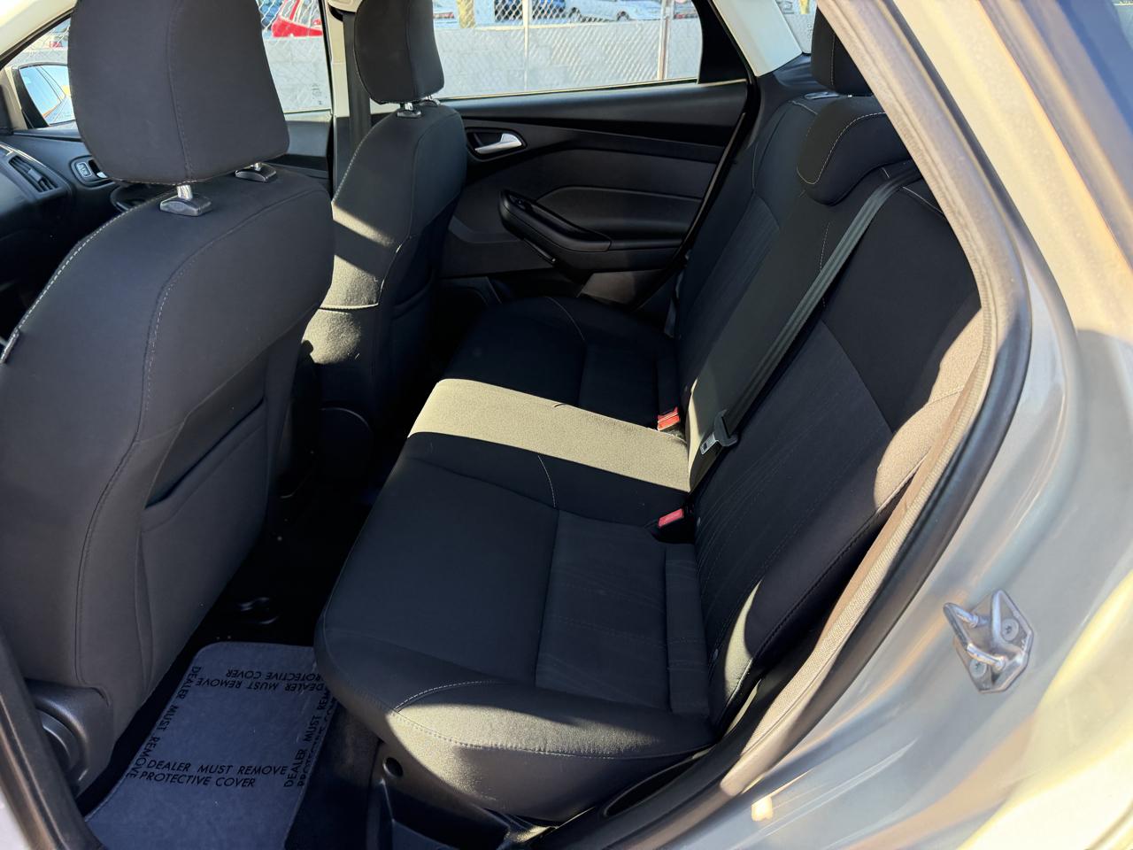 Ford Focus SE Sedan 2016