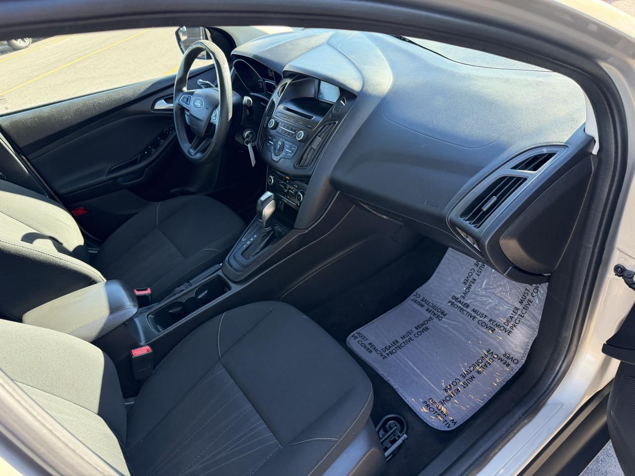 Ford Focus SE Sedan 2016