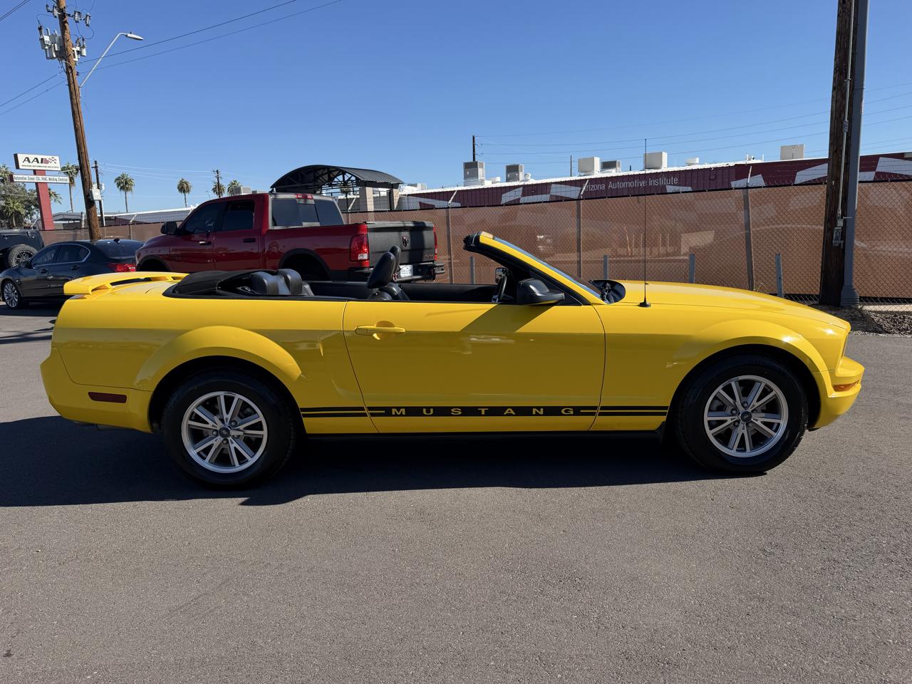 Ford Mustang V6 Deluxe Convertible 2005