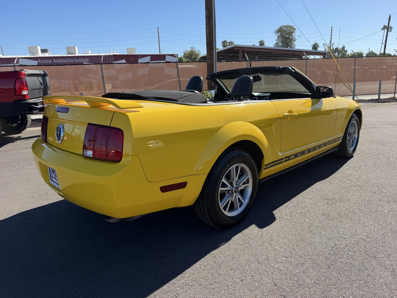 Ford Mustang V6 Deluxe Convertible 2005