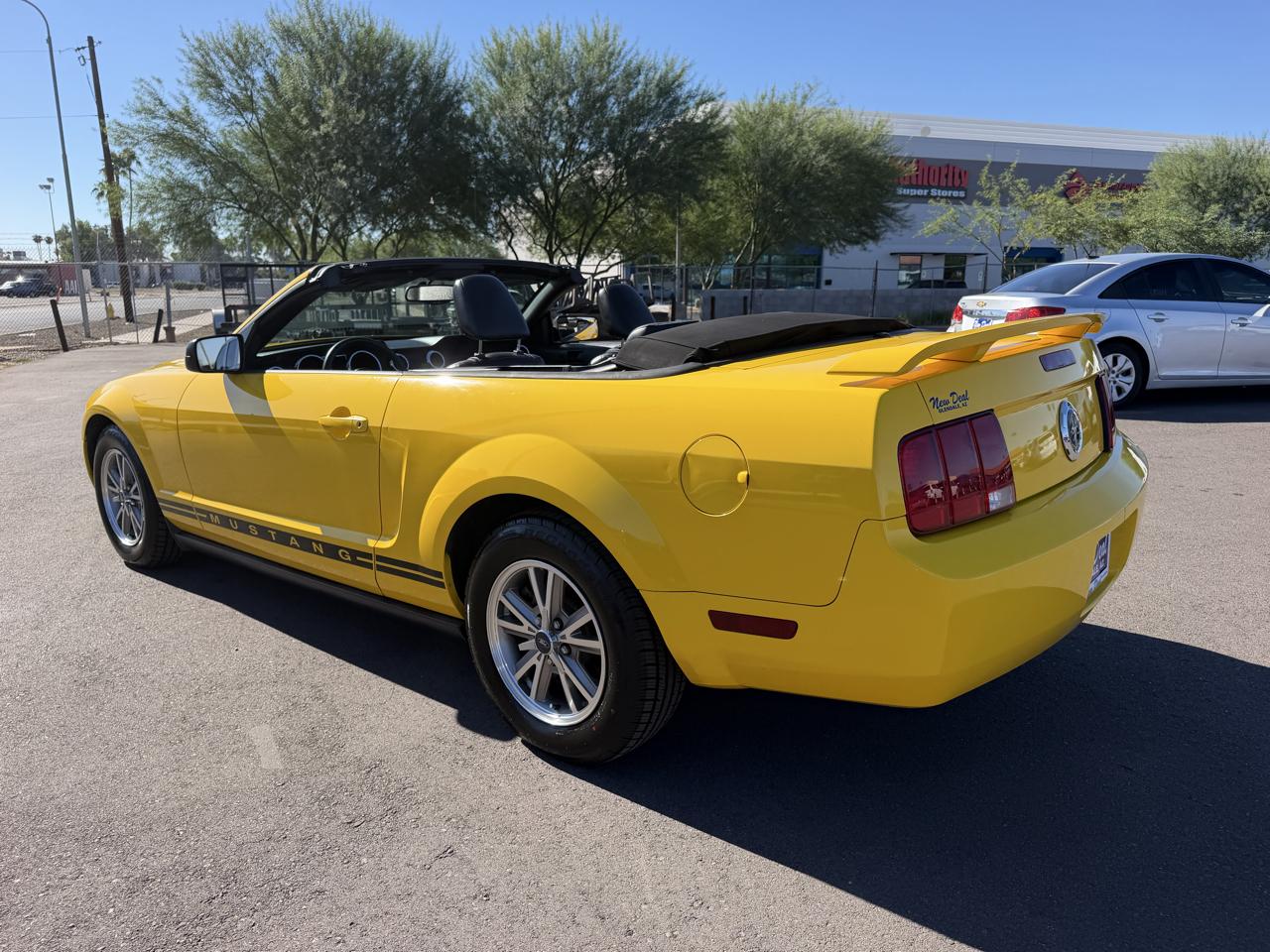 Ford Mustang V6 Deluxe Convertible 2005