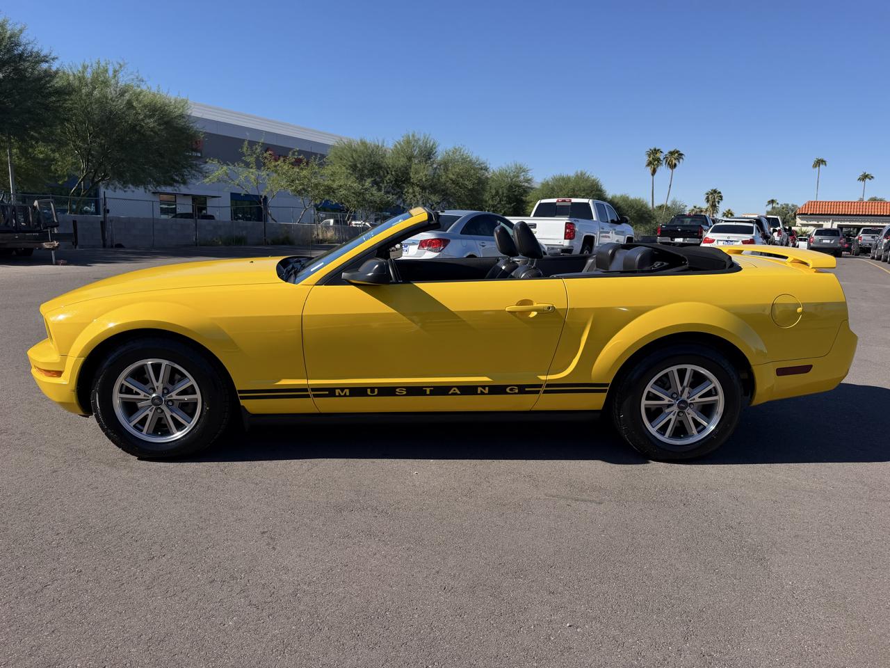 Ford Mustang V6 Deluxe Convertible 2005