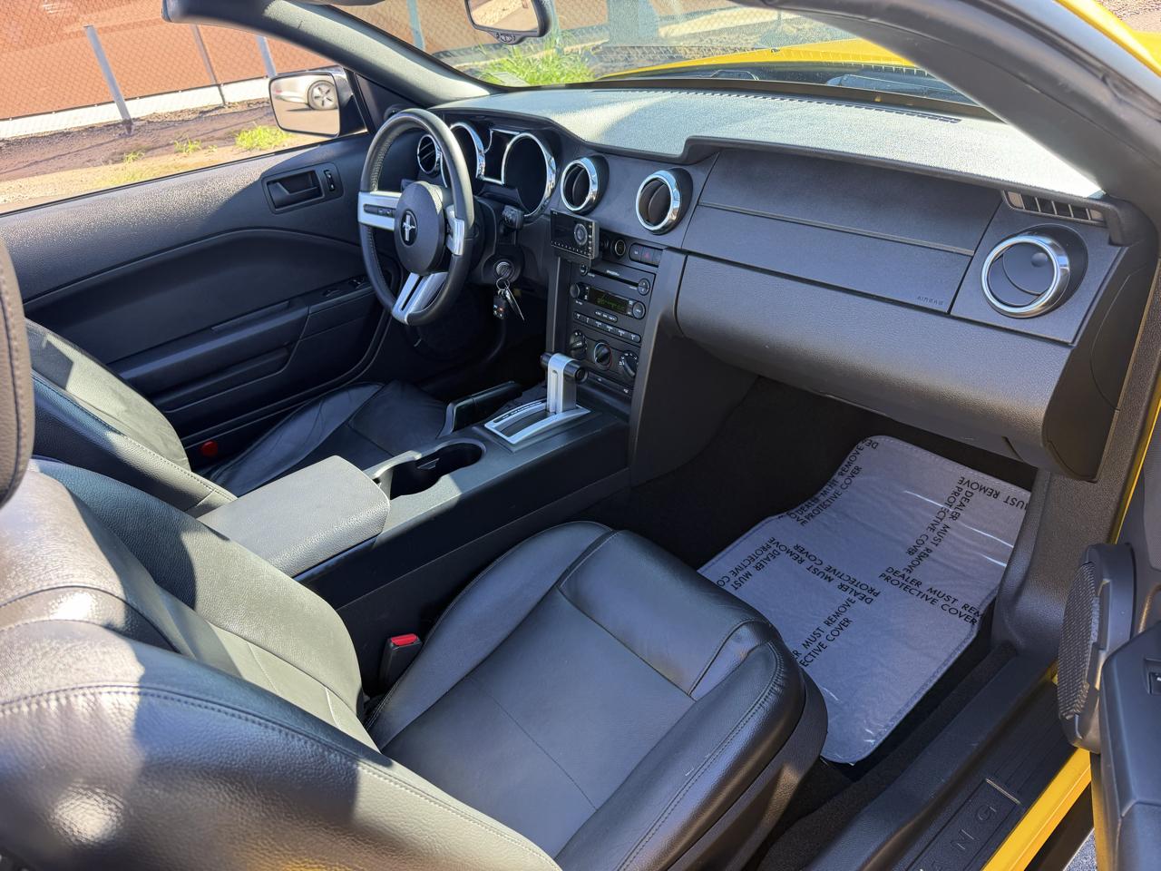 Ford Mustang V6 Deluxe Convertible 2005