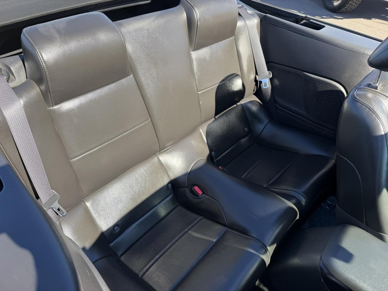 Ford Mustang V6 Deluxe Convertible 2005