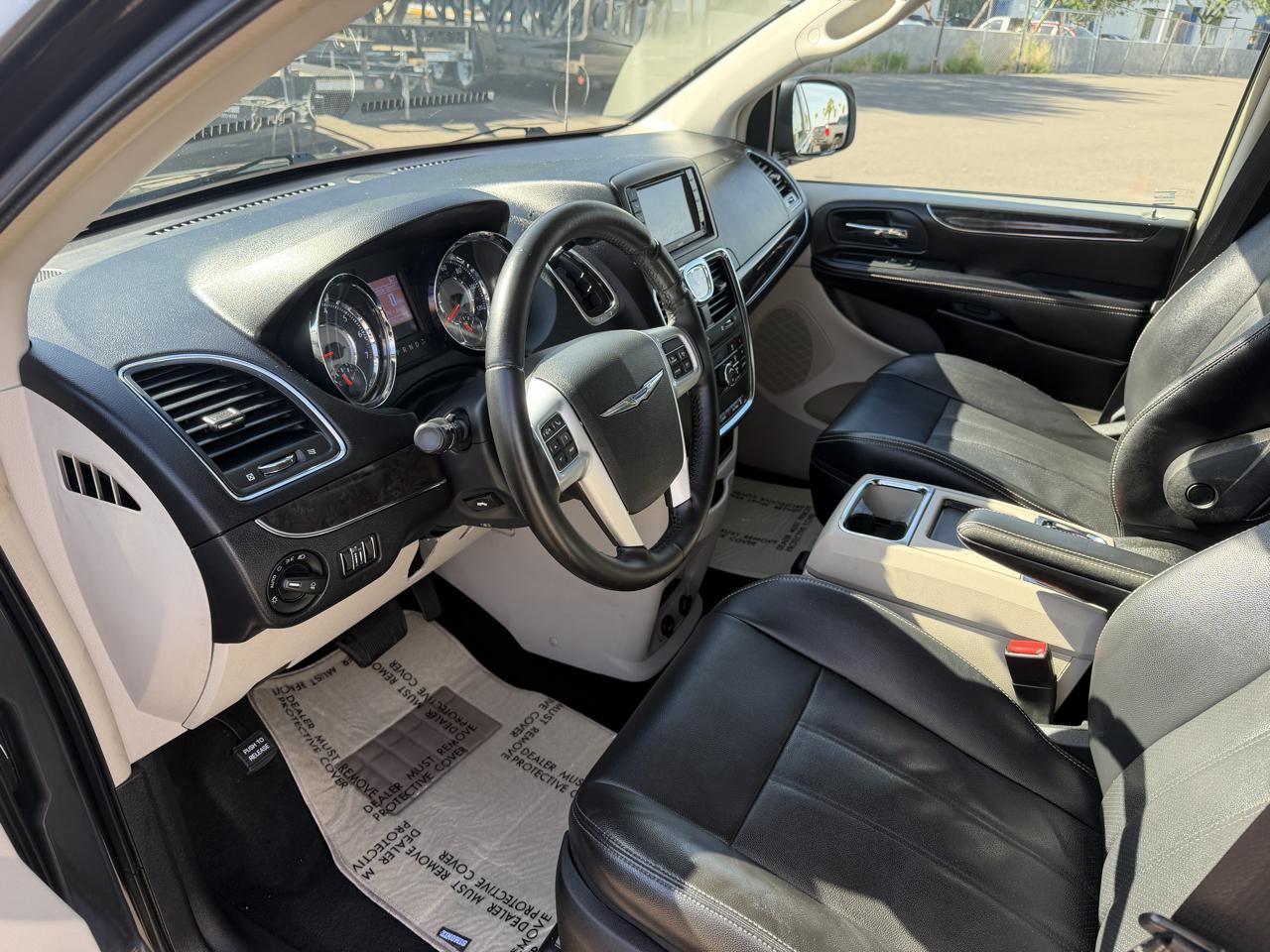 Chrysler Town & Country Touring 2012