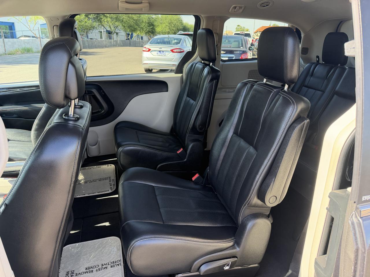 Chrysler Town & Country Touring 2012