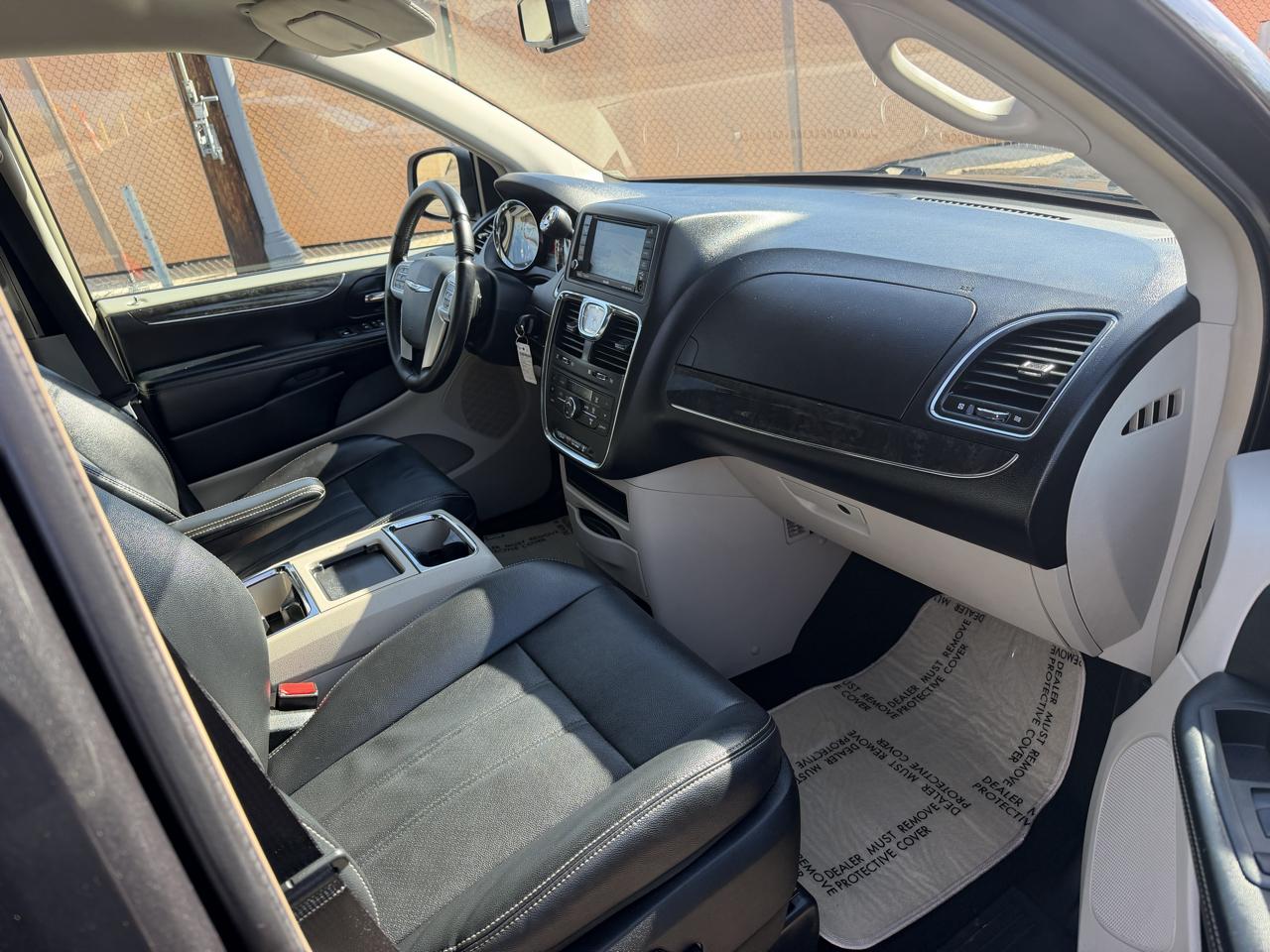 Chrysler Town & Country Touring 2012