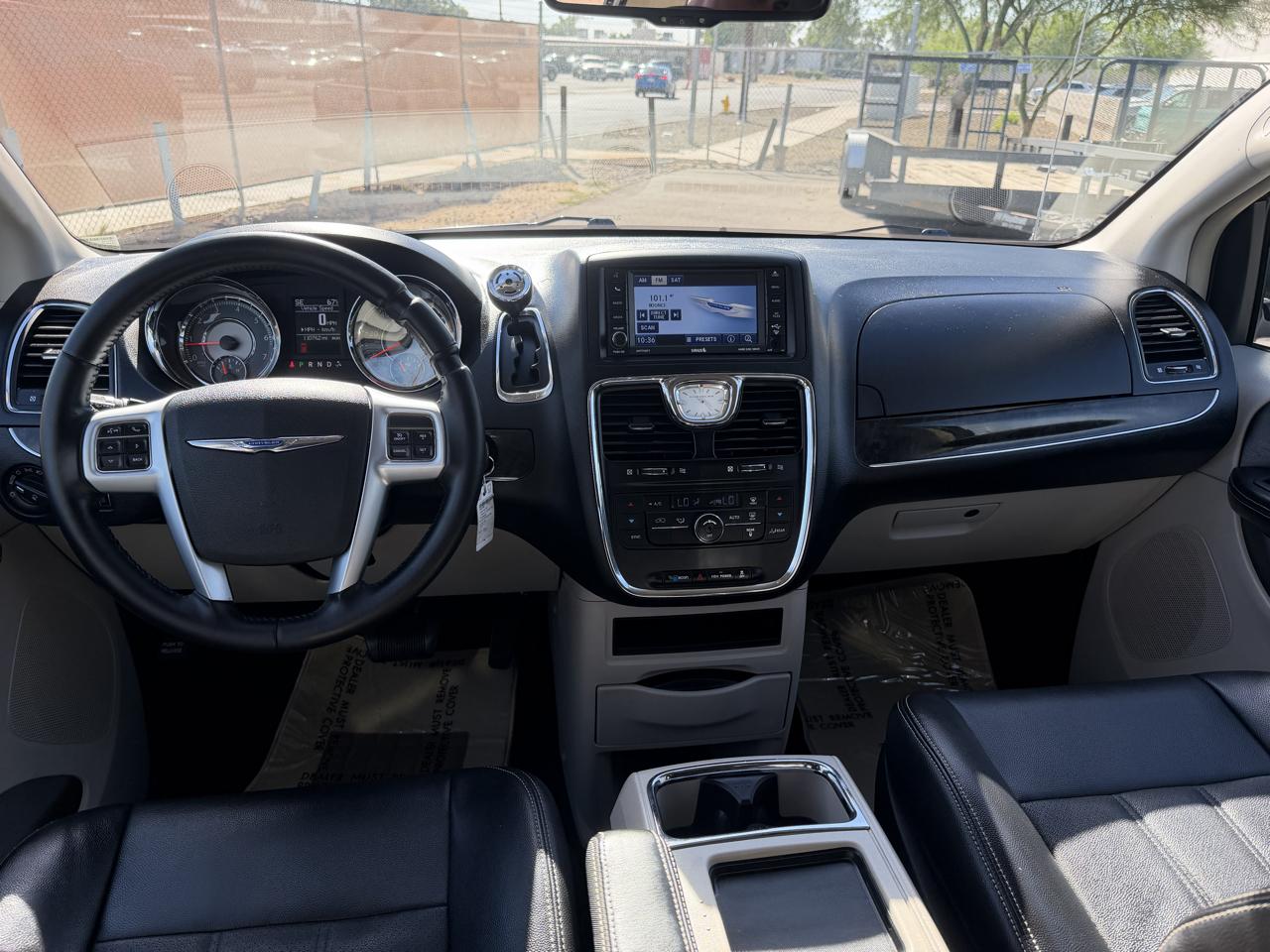 Chrysler Town & Country Touring 2012