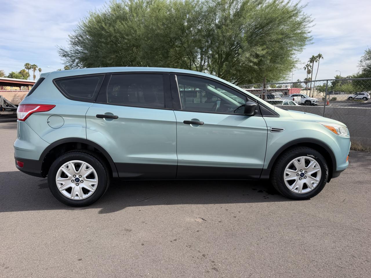 Ford Escape S FWD 2013
