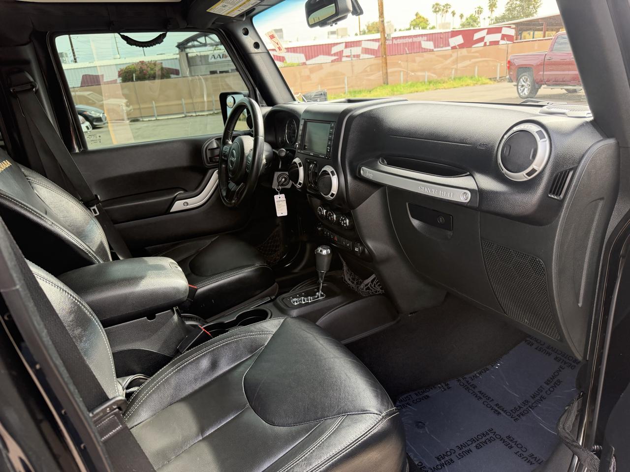 Jeep Wrangler Unlimited Sahara 4WD 2015