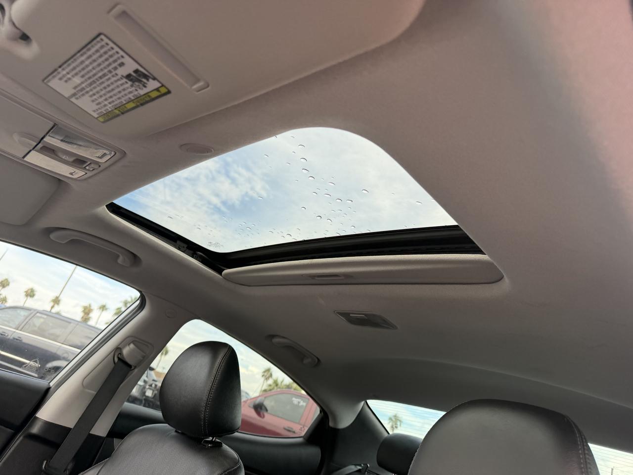 Hyundai Elantra Limited 2012