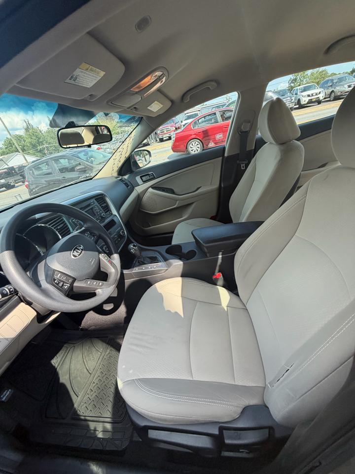 Kia Optima LX MT 2013