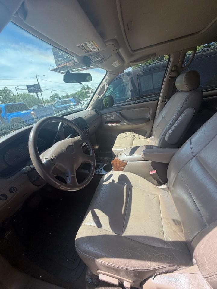 Toyota Sequoia SR5 4WD 2002