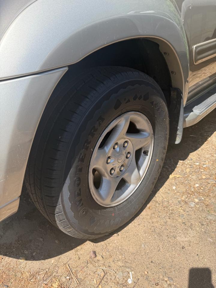 Toyota Sequoia SR5 4WD 2002