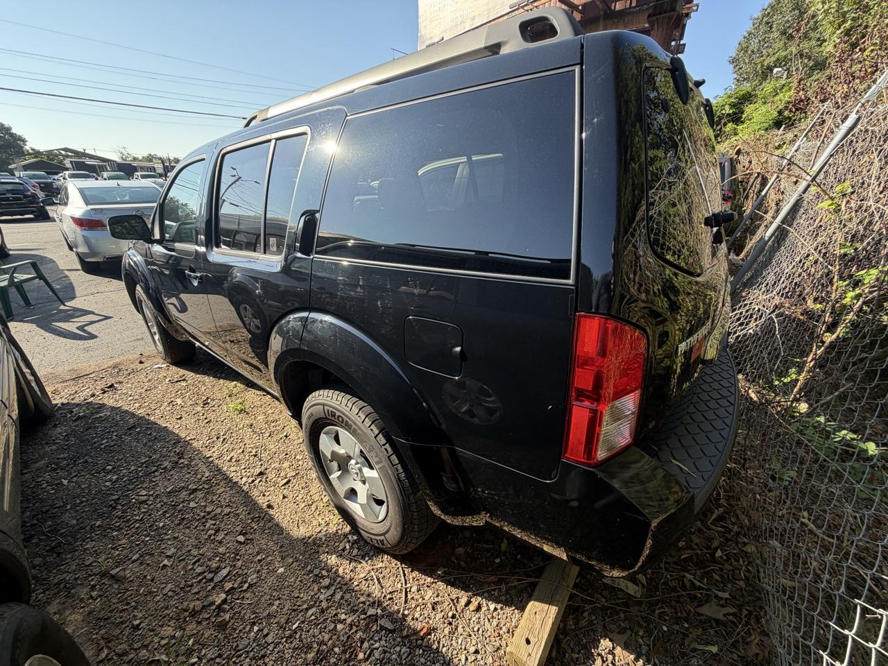 Nissan Pathfinder LE 4WD 2012